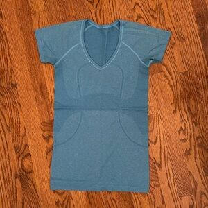 Lululemon Blue swiftly top size 6